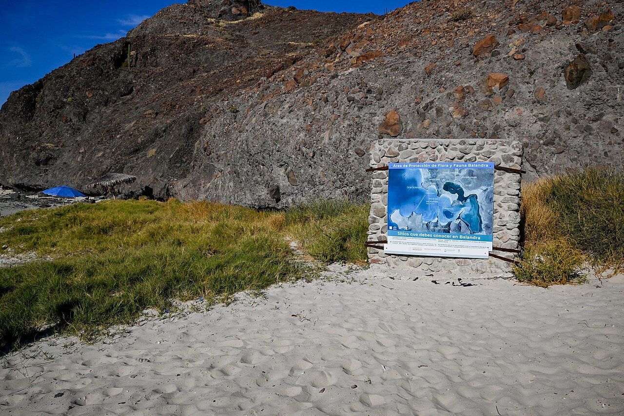 Aguas turquesa y playa de Balandra, en La Paz