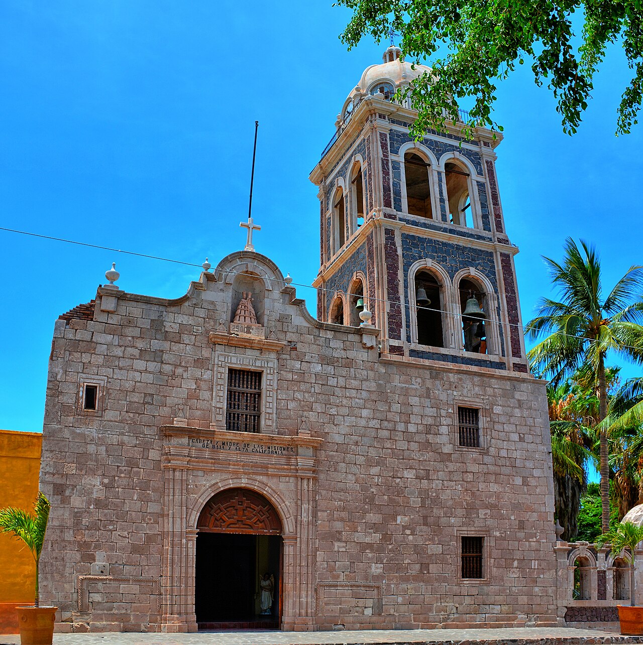 Misión de Nuestra Señora de Loreto, en el centro histórico